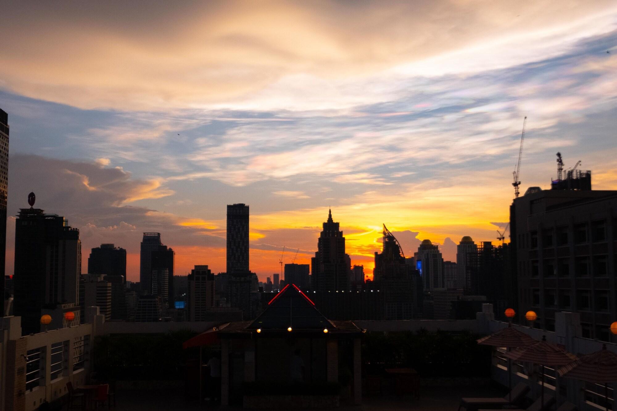 Zenith Sukhumvit Hotel Bangkok Esterno foto