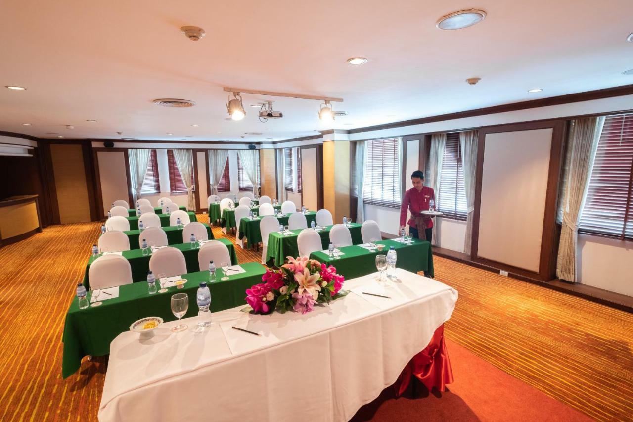 Zenith Sukhumvit Hotel Bangkok Esterno foto