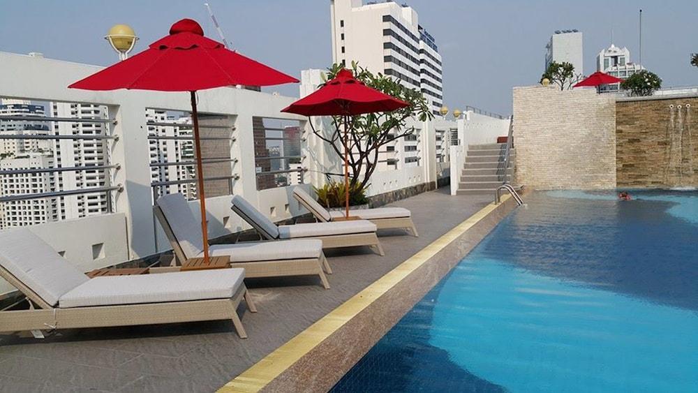 Zenith Sukhumvit Hotel - Sha Extra Plus Bangkok Esterno foto